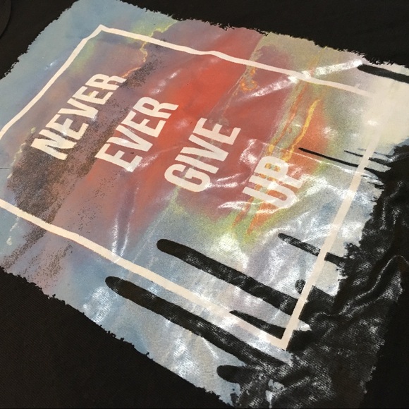 Never ever give up crop-top - Picture 2 of 2